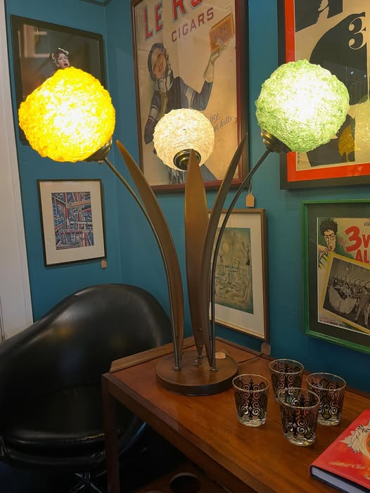 Vintage Mid Century Spun Lucite Spaghetti Lamp. #mcmlamp #vintage