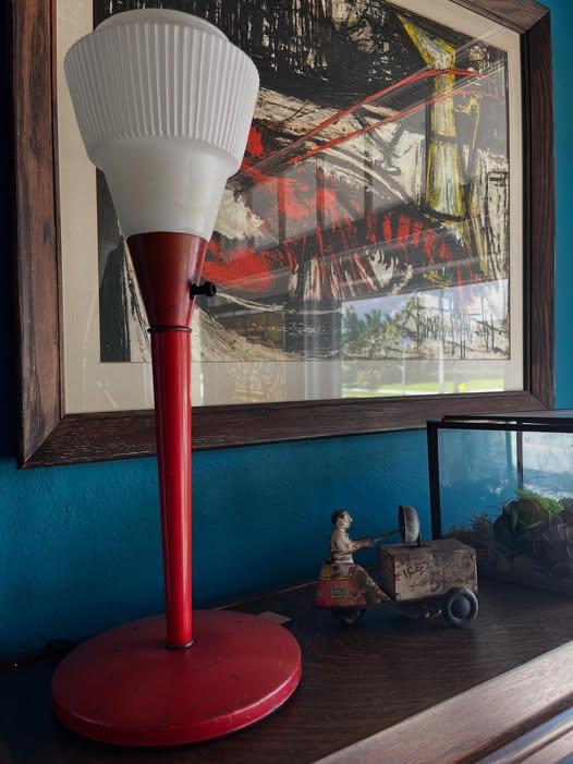 Gerald Thurston table lamp for Lightolier. #vintage #geraldthurston #mcmlighting