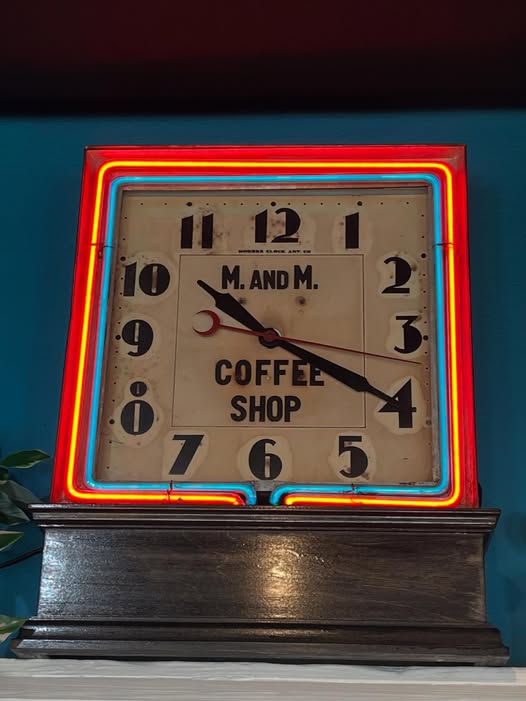 1950’s Diner clock with original neon. #vintage #antiques #neonsign